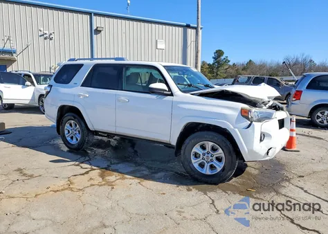 2016 Toyota 4Runner Sr5 z USA, uszkodzony, nr VIN JTEBU5JR7G5324966